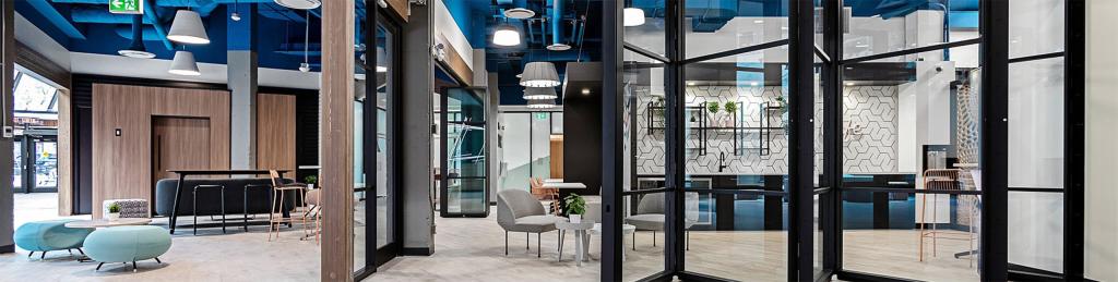 Image of the entrance of a modern caf&eacute;